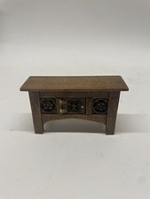 Puppenstubenmöbel im Maßstab