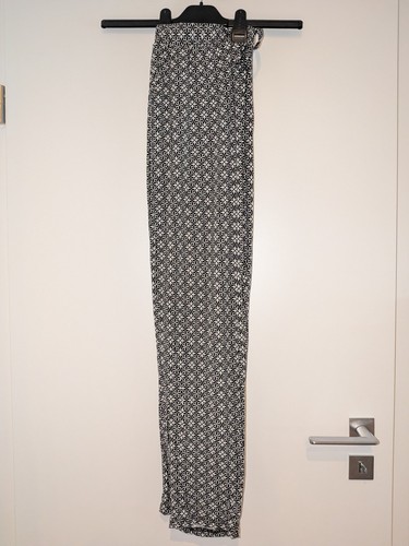 Schlupfhose schwarz weiß