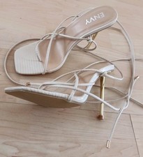 1 Paar High Heels Zum