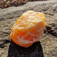 Budawi® Orangencalcit Brocken