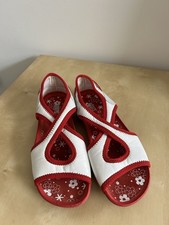 Sehr gut erhaltene Schuhe von Roots in Größe 40.