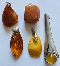 Konvolut 5 Bernstein Anhänger