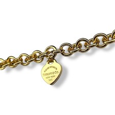 Tiffany & Co. vergoldeter Herzanhänger an extra Gliederarmband, in Geschenkbox