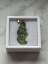 Natürlicher Moldavit Rohstein