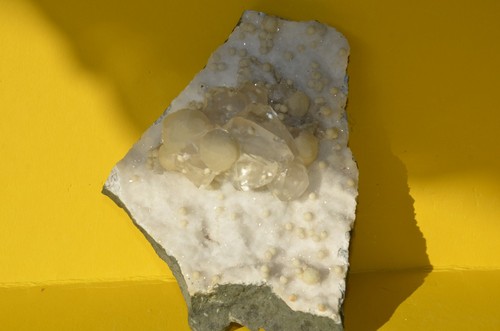 Calcit mit prehnit und quarz - mit,