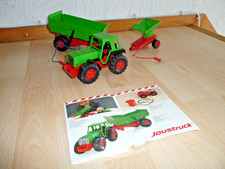  Joustra 22543, Traktor grün/rot mit Häcksler, Anhänger  batterieangetrieben