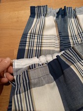 2 kleine Scheibengardinen