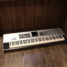 ROLAND Fantom-X8 Synthesizer
