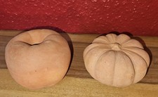 Gut erh.# Terrakotta Apfel + Kürbis, Deko für Garten und Terrasse ca. 11x8cm