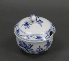 Meissen große Zuckerdose mit Ausschnitt am Deckel 1. Wahl Zwiebelmuster