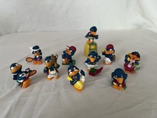 7 Ü-Eier Komplettsätze und zwei Herr der Ringe Diorama