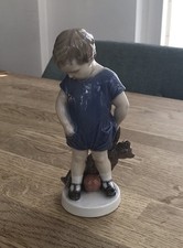 Royal Copenhagen Porzellanfigur Junge mit Teddy Nr. 3468