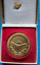 11 183 DDR Medaille + Anstecknadel „Verdienstvoller Mitarbeiter im VEB Automobil