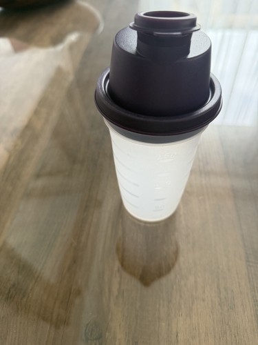 Tupperware shake shaker - tupperware,