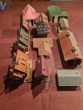 Konvolut gebrauchter Modellbahngebäude für die Spurweite N