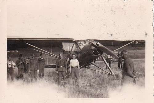 Foto soldaten mit flugzeug - soldaten,