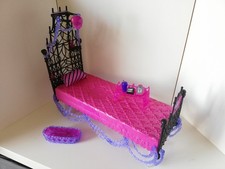 Monster High Puppen + Zubehör: Frankie, Draculaura, etc.