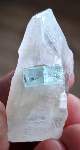 Vanadium aquamarin kristall - vanadium-aquamarin-kristall, in