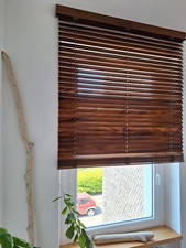 Zwei neue Holzjalousien