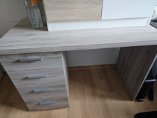 Schreibtisch aus Holz mit 4
