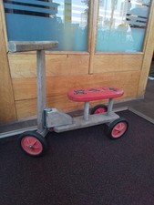 Vintage Lauflernroller aus Holz, Rot mit Schmetterlingen. "Filius Gloco" 