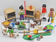 Bauer Familie + Hasenstall und