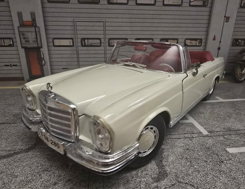 Maisto mercedes benz 280 - mercedes-benz, se