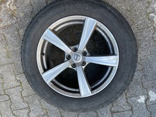 Ein Satz Winterreifen