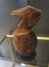 Brutalismus Holz-Skulptur