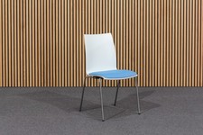 Neuwertiger Besprechungsstuhl Stapelstuhl Brunner "fox" weiß/blau - VERSANDFREI!