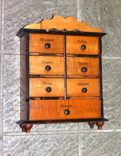 Gewürzschränkchen um 1910 - um,