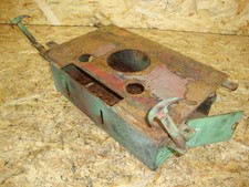 Werkzeugkiste / Unterbau für Tank + 2 x Haubenhalter Fahr D17NA Traktor D17 NA