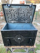 Antike Eisenkassette