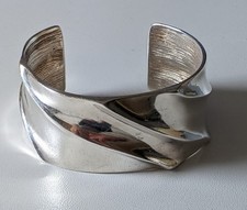 Silberarmreif ,925 Sterling Silber ,Quinn Scheuerle.Durchmesser B 5,4 /H 4,5 cm