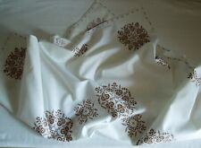 *Mitteldecke mit braunem Kreuzstich, BW, 81 x 83 cm, mit leichten Gebrauchssp.