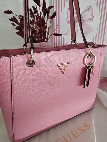 Blogger guess noelle - blogger,