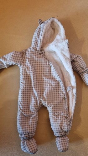 Gesteppter schneeanzug mit - gesteppter,