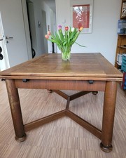 Alter dunkler Esstisch, Eiche