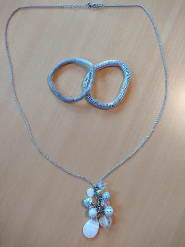 Halskette mit armbänder - mit,