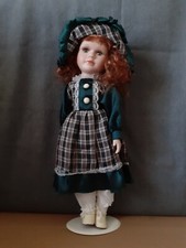 Süße Porzellan-Puppe 