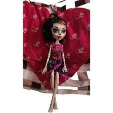Monster High  skelita doll