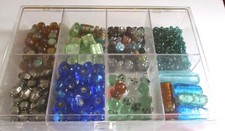 240 gr. Lamwork Beads Glas - Perlen - gebohrt - verschiedene in einer Sortierbox