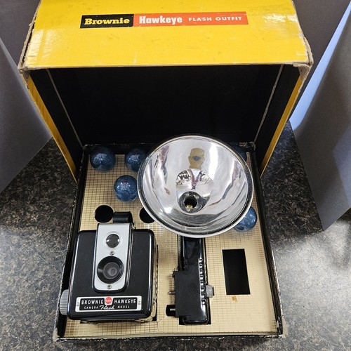 Vintage kodak brownie hawkeye - vintage,