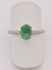 Ring mit Smaragd und 74