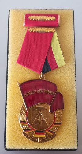 Ddr banner der arbeit - ddr-banner, arbeit,