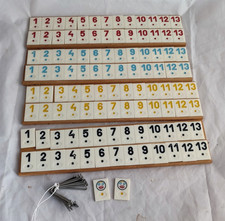 Rummikub Medias - komplett  - 104 Spielsteine + 2 Joker + 4 Holz-Standplatten