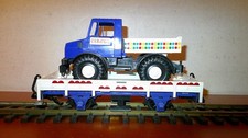 LGB  Circus Niederbordwagen beladen mit einem Unimog mit Schienenreiniger
