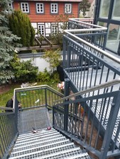 Podest Treppe Stahltreppe  Eingangstreppe Verzinkt und Pulverbeschichtet