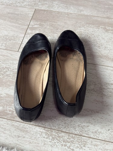 Stark getragene ballerinas - getragene,