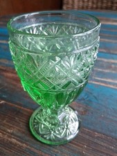 Altes Trinkglas Pressglas -